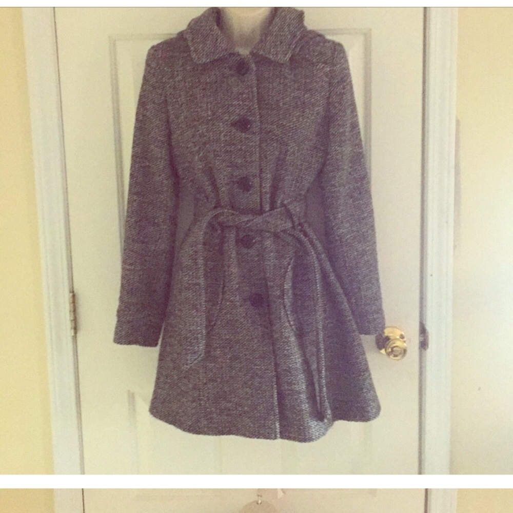 Tweed like jacket. Fitted for stylish look.